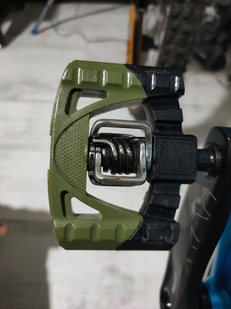 Army green sales mtb pedals