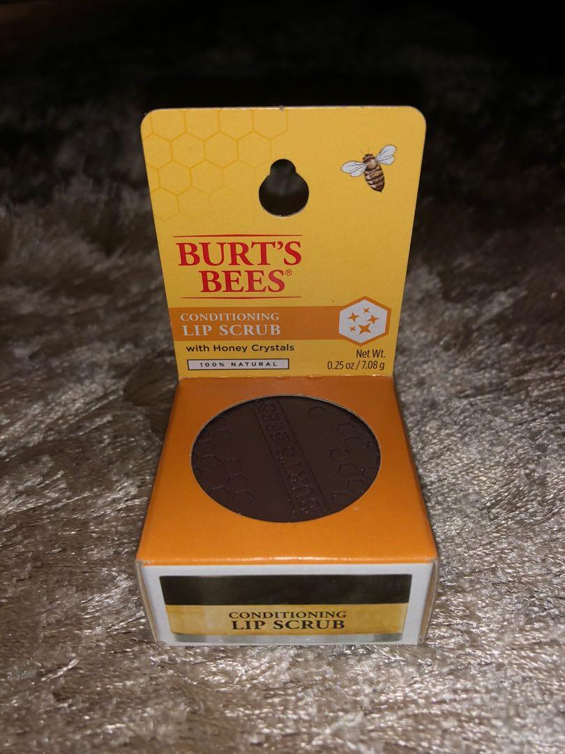 Burt’s Bees Conditioning Lip Scrub (AUTHENTIC & BRAND NEW) (Category: Face Care) located in Quezon City. Submitted by heyjessie_ (Listing ID 1004595806, Image 2). Description: * original price in store is PHP395 * authentic and brand new * product will be shipped through Lalamove / Grab Express * delivery fee will be shouldered by customer.