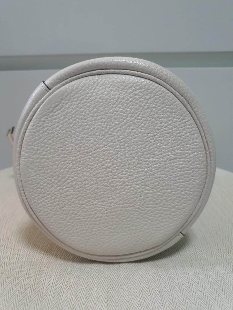 Coach mini bucket (Category: Tote Bags) located in Singapore. Submitted by joan3300 (Listing ID 1004458708, Image 3). Description: 1. 💯 Authentic Coach mini bucket bought in the boutique. 2. Excellent condition without any scratches & abrasion. 3. Slight nego 💲.