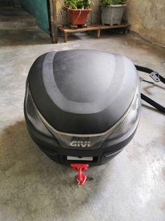 Givi Box and Monorack Y15