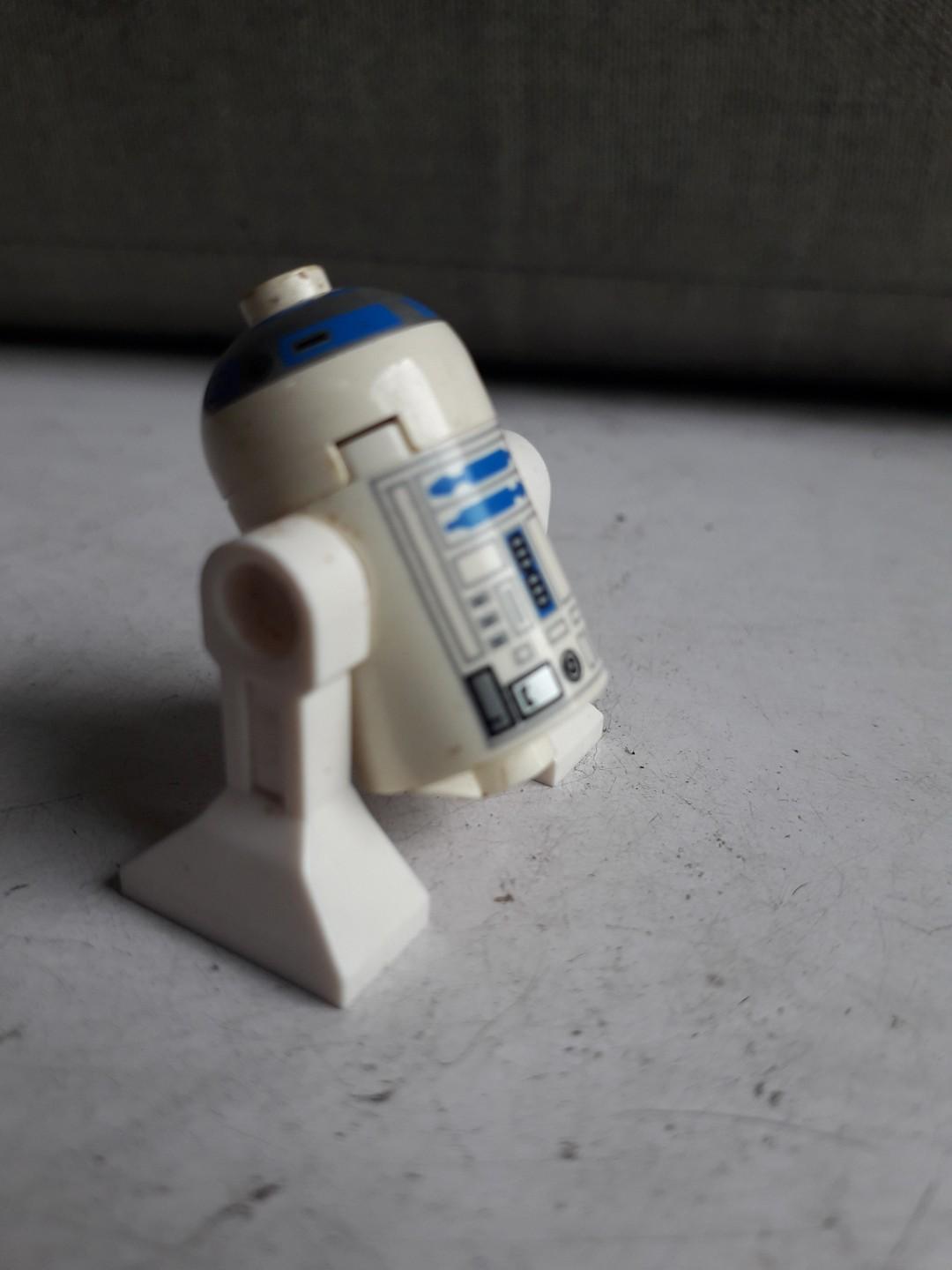 LEGO R2d2 (Category: Lego & Building Sets) located in Makati City. Submitted by flash20 (Listing ID 1004505669, Image 1). Description: original LEGO r2d2 meet up ONLY C5 BUTING.