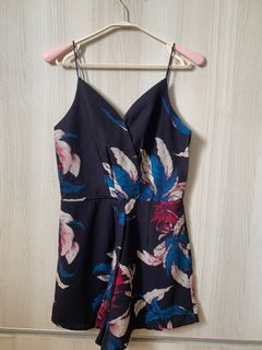 (Category: ) located in . Submitted by essential_closet (Listing ID 1004460247, Image 1). Description: .
