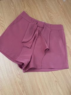 (Category: ) located in . Submitted by essential_closet (Listing ID 1004461080, Image 1). Description: .