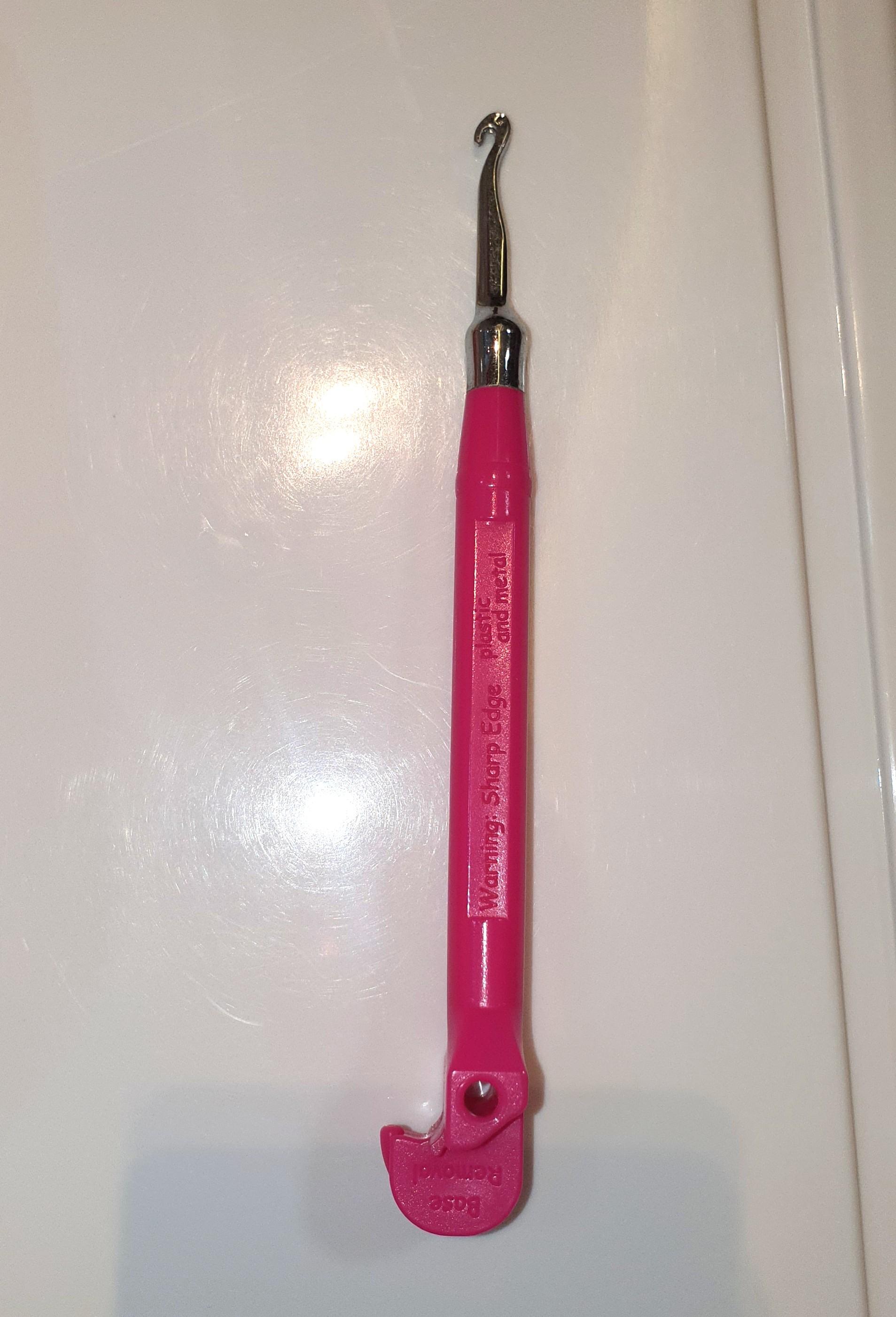 Pink Rainbow Loom Metal Hook, Hobbies & Toys, Stationery & Craft, Craft  Supplies & Tools on Carousell