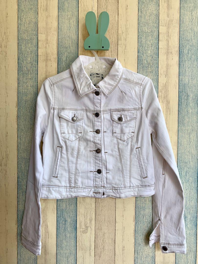 Stradivarius Jaket Jeans Fesyen Wanita Pakaian Wanita Baju Luaran di Carousell