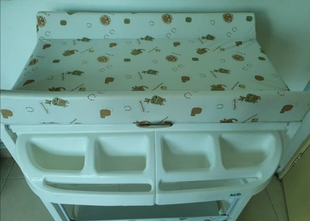 Changing table with bath tub, Babies & Kids, Bathing & Changing