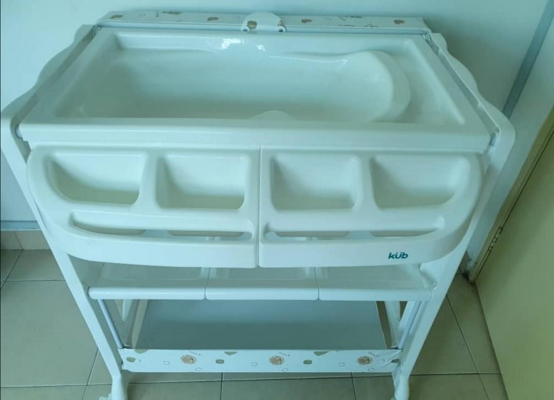 Changing table with bath tub, Babies & Kids, Bathing & Changing, Bathtub & Bath Accessories on