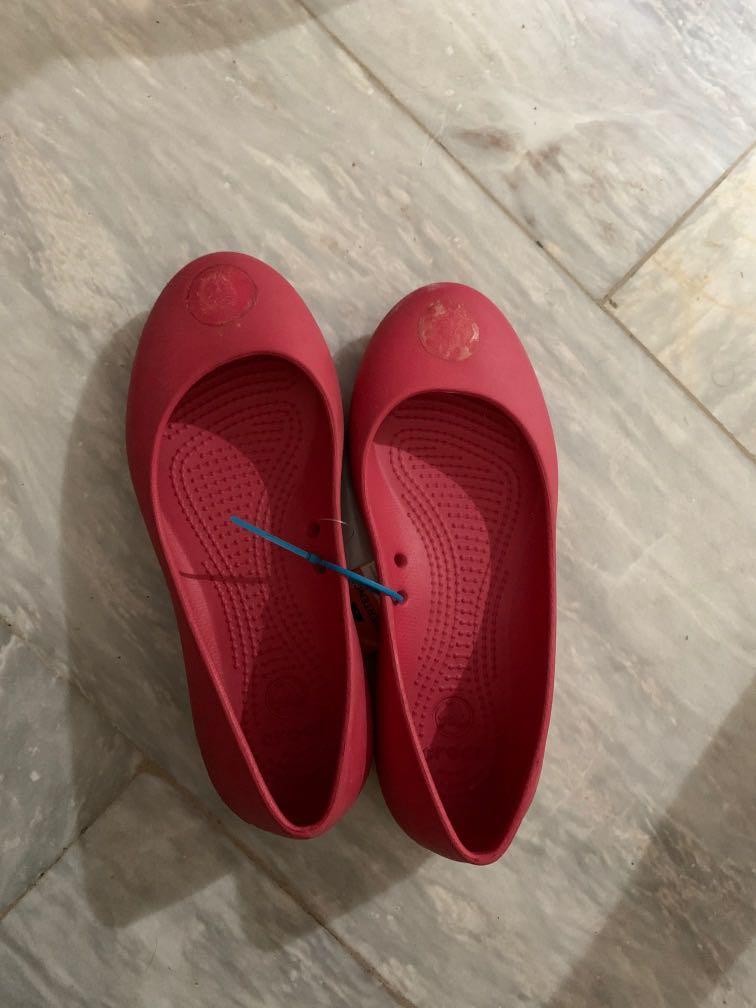 crocs shoes red