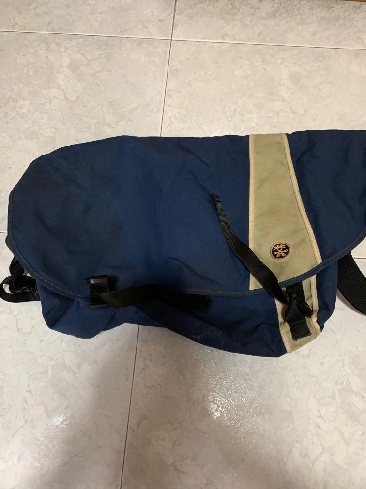 Crumpler Complete Seed (Large) (Category: Sling Bags) located in Singapore. Submitted by jslim2 (Listing ID 1004606607, Image 1). Description: Item is used, and condition is as shown in the image. Internal compartment is relatively clean, and is khaki is colour. Bag is a little dirty, and thus not for fussy buyers. Please pm to discuss. .