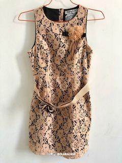 Lace Mini Dress with Belt Preloved