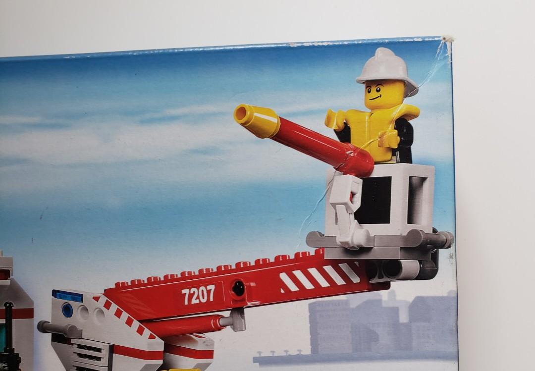 Lego city fire boat 7207 消防船巳絶版, 興趣及遊戲, 玩具& 遊戲類