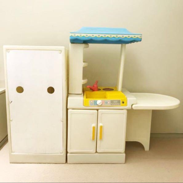 LITTLE TIKES Vintage Kitchen + Big Lot Of Matching Play Food, Hobbies