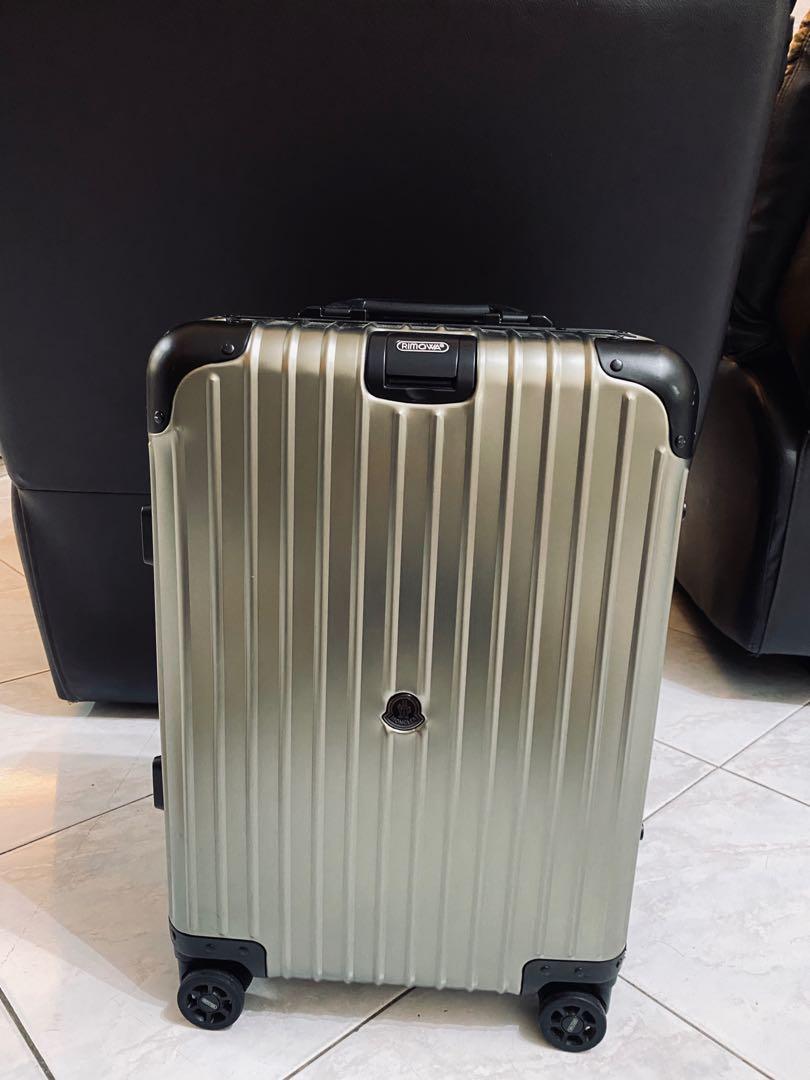rimowa topas stealth carry on