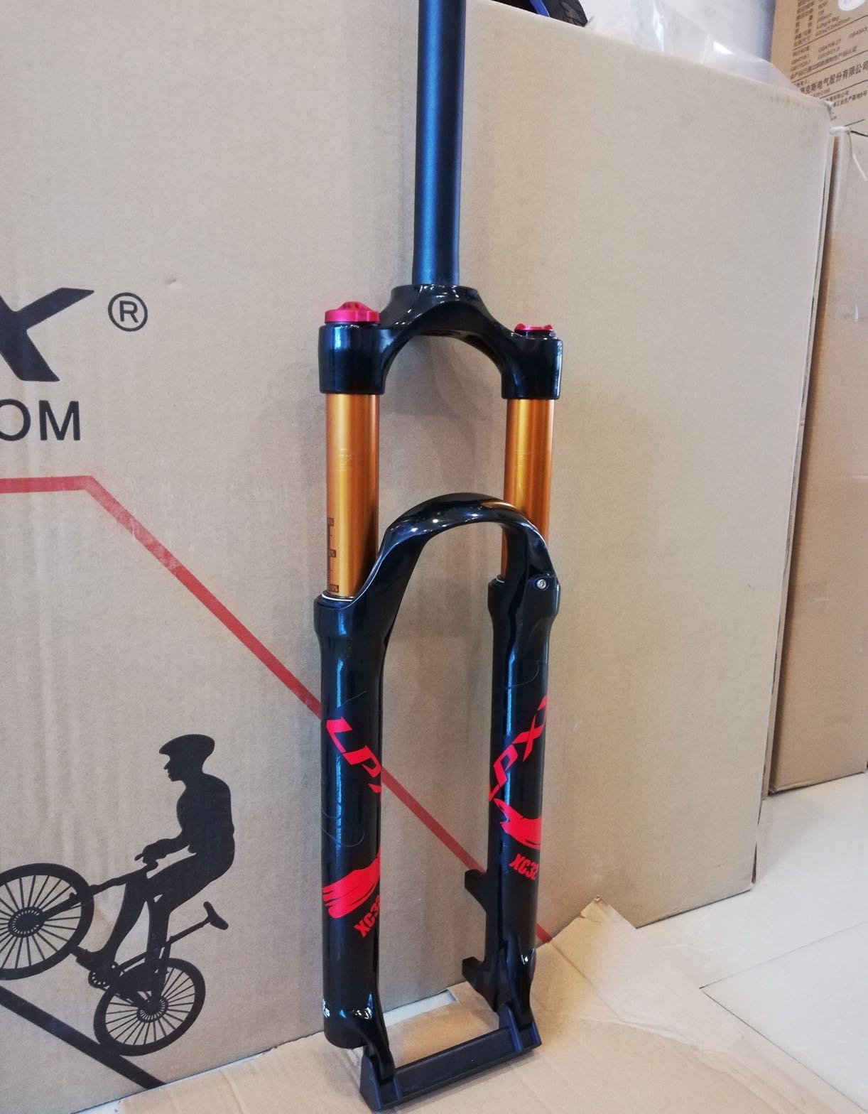MTB air pressure fork / all new, 體育器材, 自行車及配件, 單車在旋轉拍賣