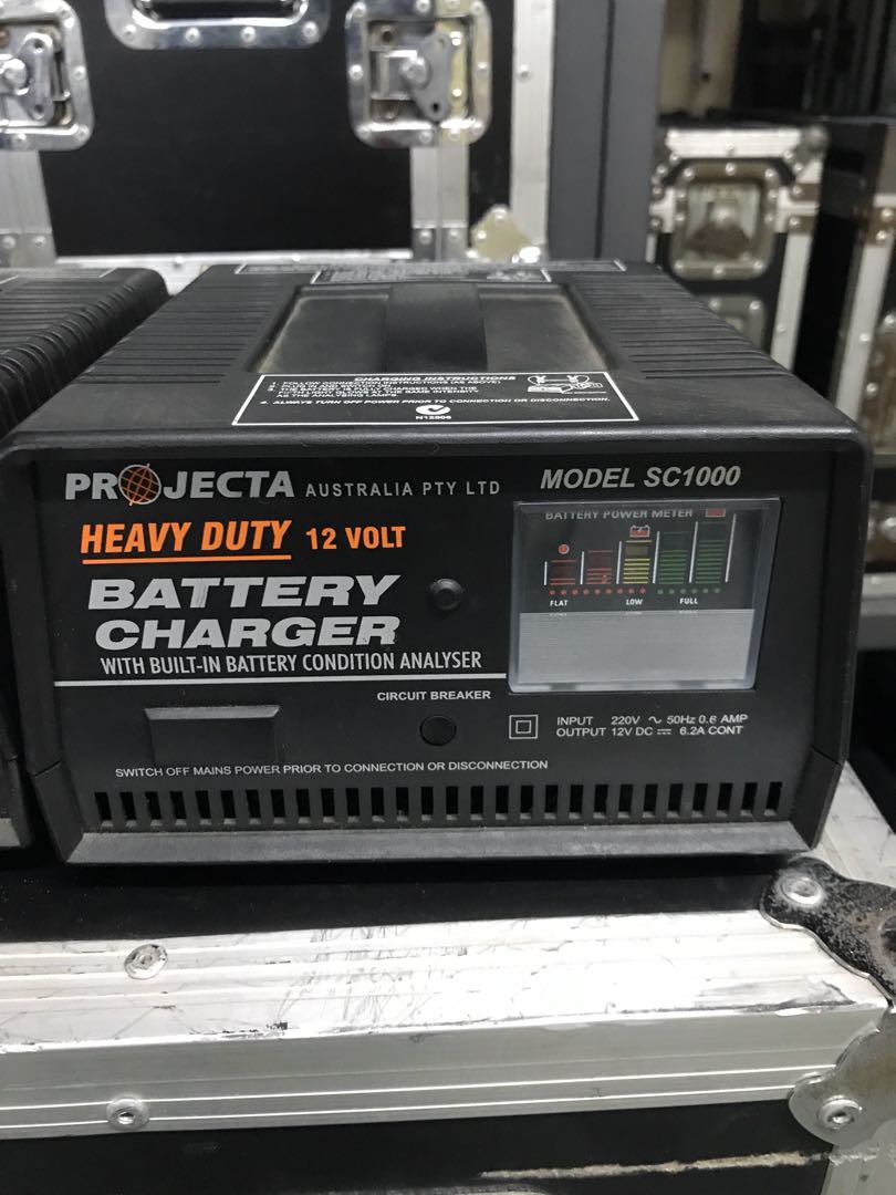 Projecta battery charger SC1000, 汽車配件, 電子配件 Carousell