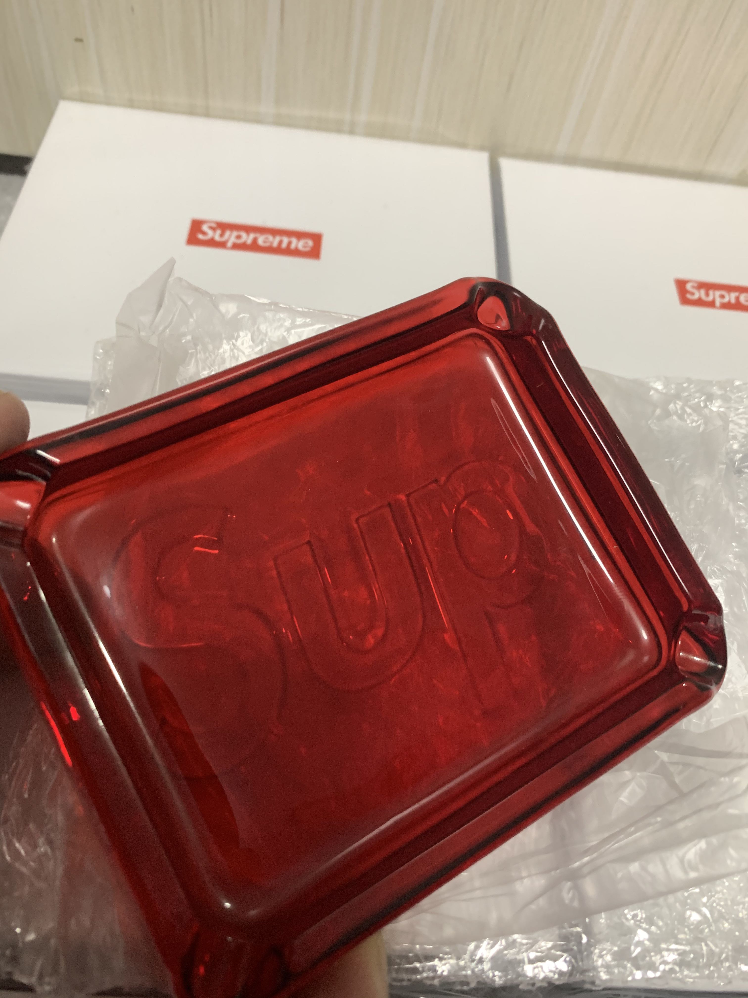 supreme debossed glass ashtray red, 男 