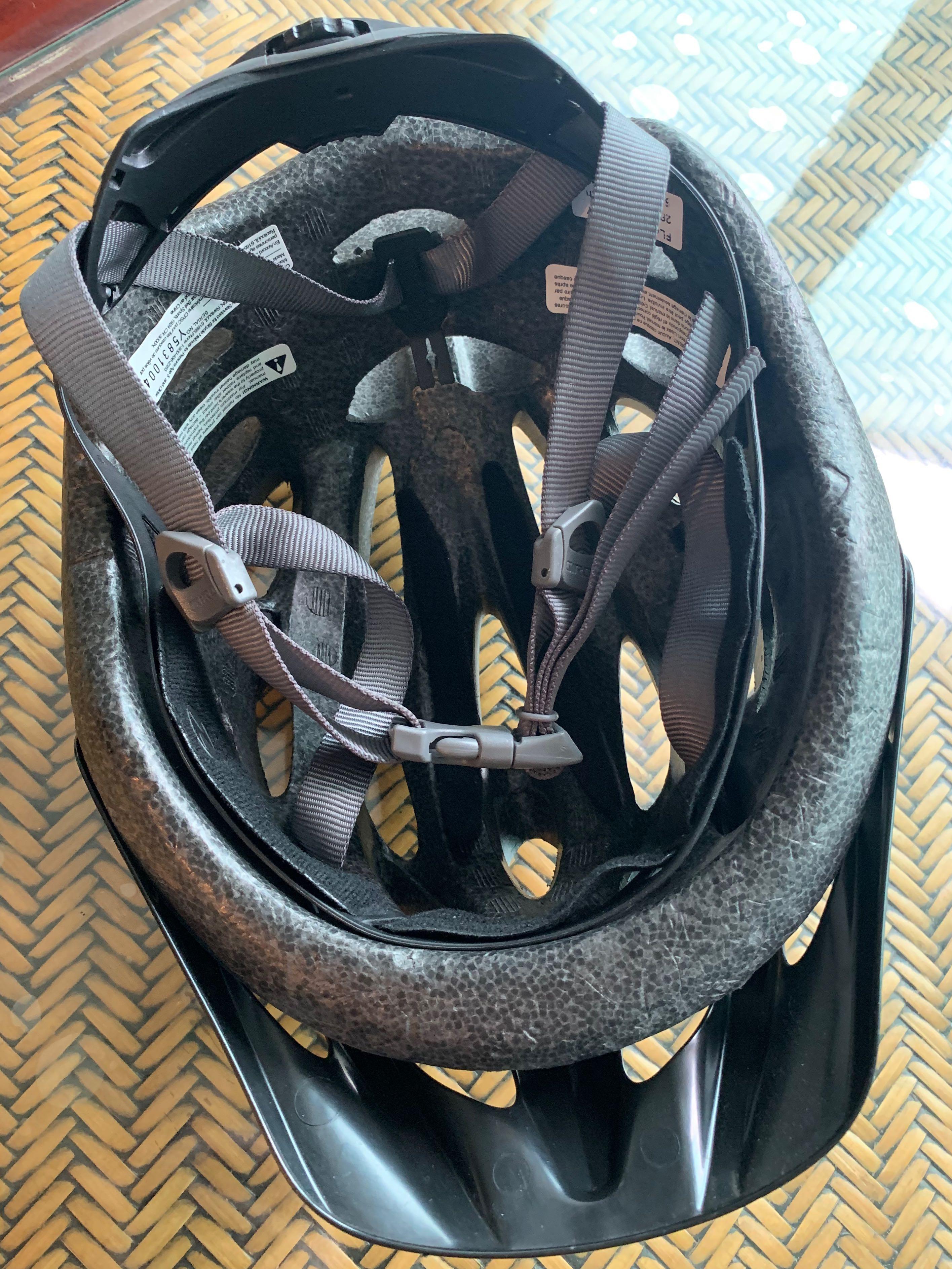 Used GIRO Flume Youth Helmet Sports Equipment Bicycles Parts Parts Accessories on Carousell