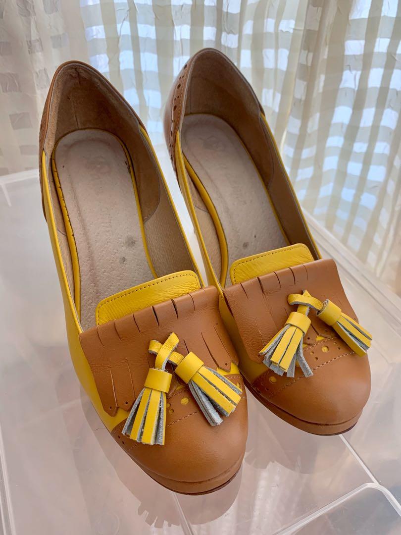 Yellow oxford heels top
