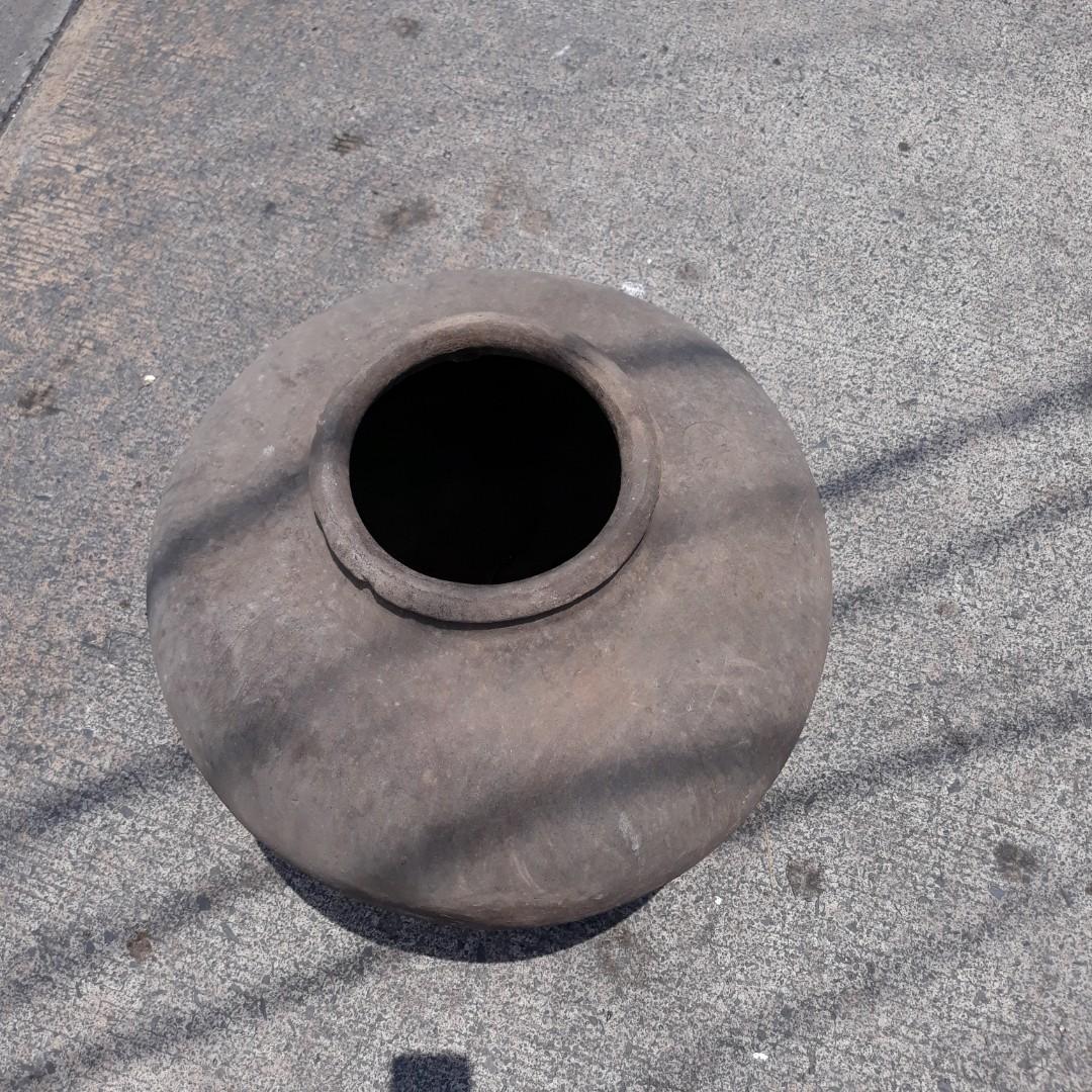 Big old water jar (Category: Pitchers & Dispensers) located in Quezon City. Submitted by lobaman (Listing ID 1004980116, Image 2). Description: A very nice old water jug for your garden..