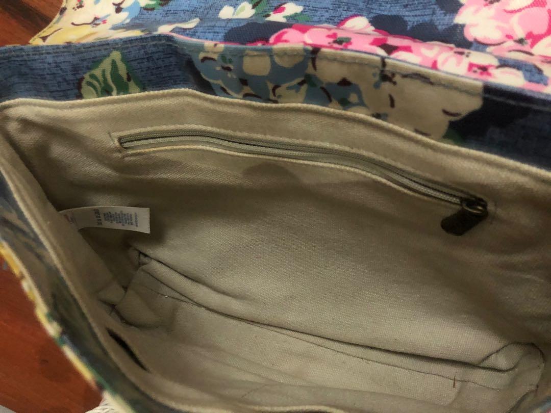 Cath Kidston London sling bag (Category: Purses & Pouches) located in Santiago. Submitted by mariesimon (Listing ID 1004951855, Image 2). Description: Pre-owned 100% Genuine guaranteed Cotton PVC Coating Made in Cambodia.