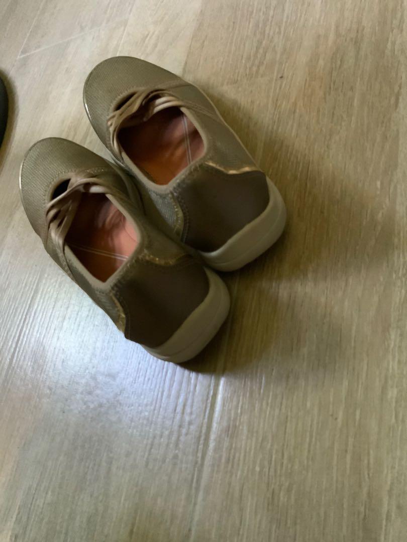 easy spirit black flats