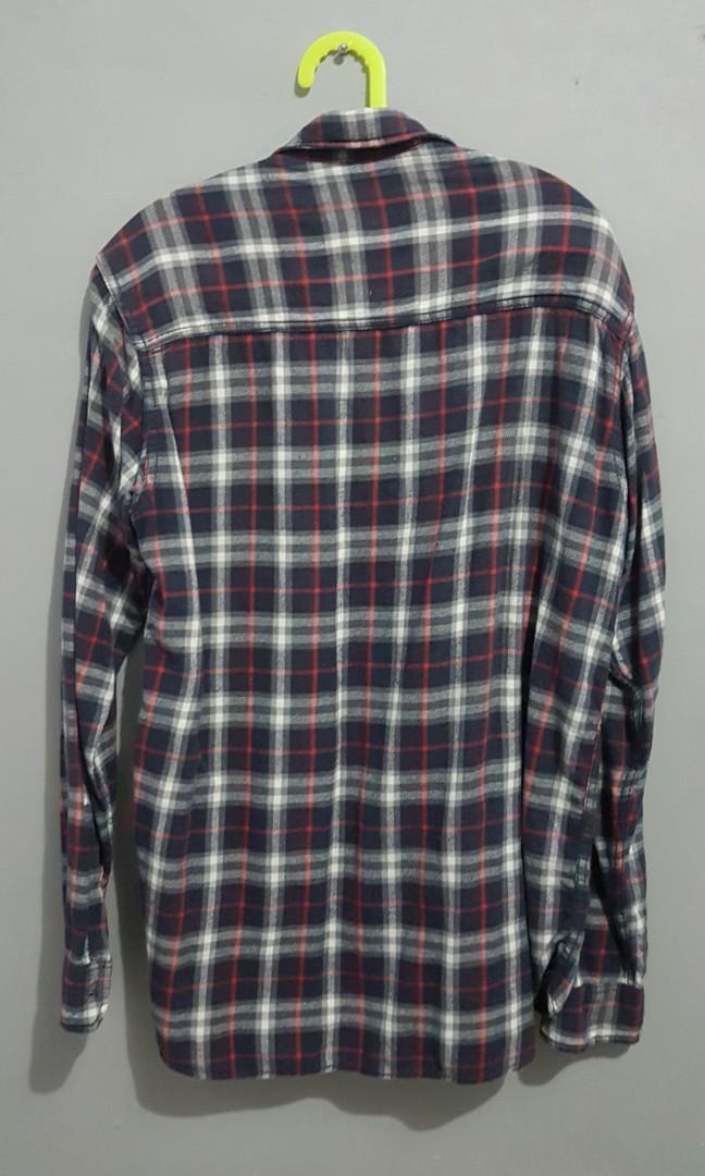 Flannel Sixpack S/X size XL, Fesyen Pria, Pakaian , Atasan di Carousell