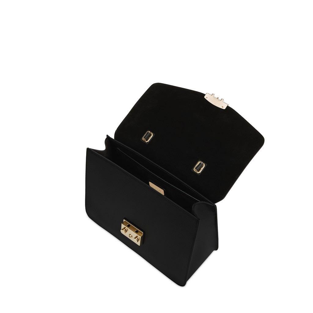 Furla metropolis m store