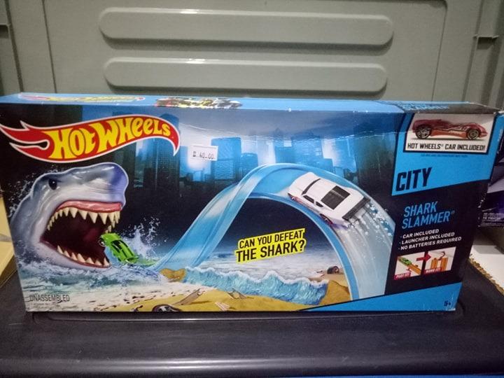 hot wheels shark slammer