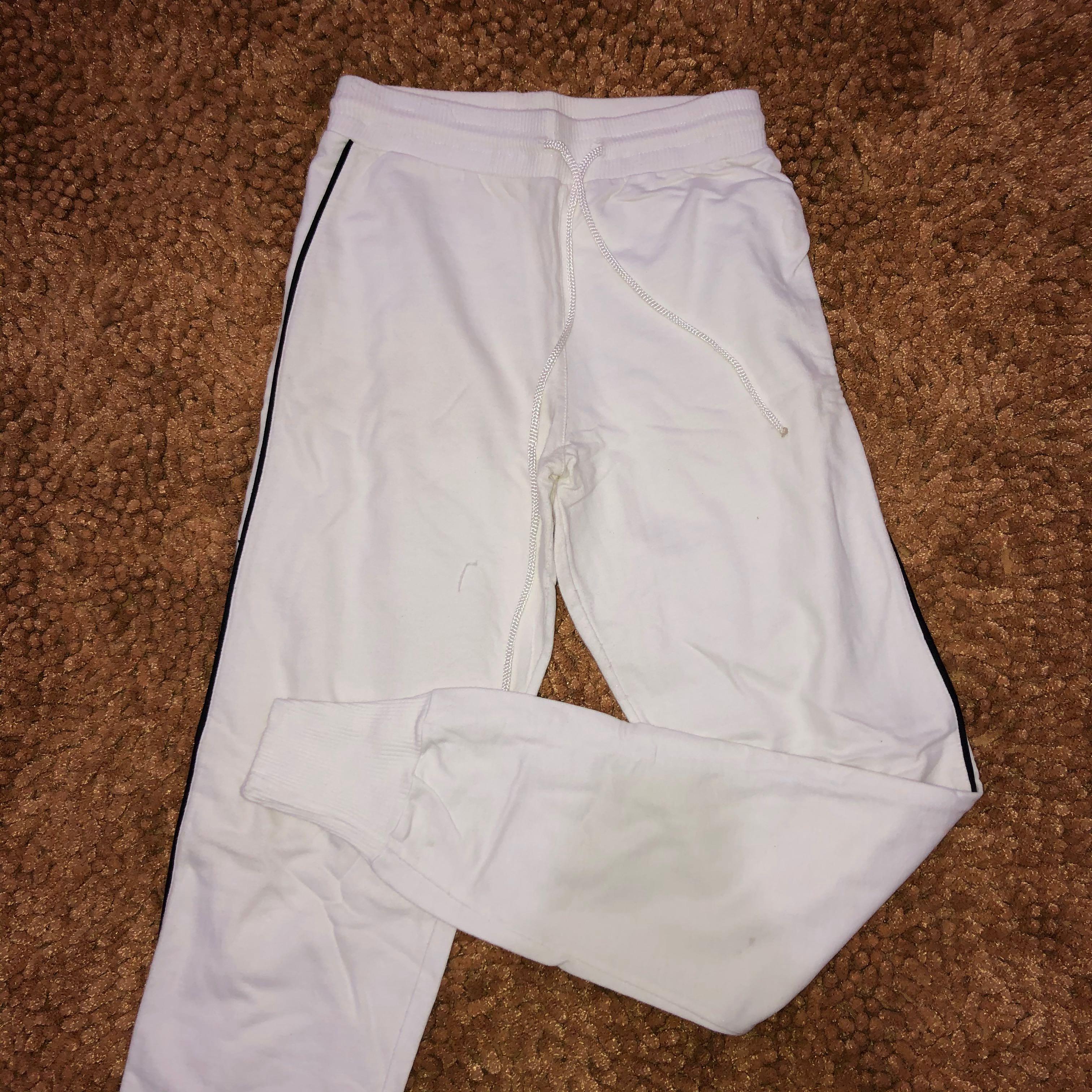 Jogger Putih White Pants Celana Panjang Fesyen Wanita Pakaian Wanita Bawahan Di Carousell Trendootdhijab2020 #celanacargowanita style ootd celana cargo wanita hijab | trend ootd 2020 ootd celana cargo panjang ootd. jogger putih white pants celana panjang