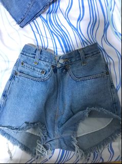 (Category: ) located in . Submitted by cornersoul (Listing ID 1004791445, Image 1). Description: .