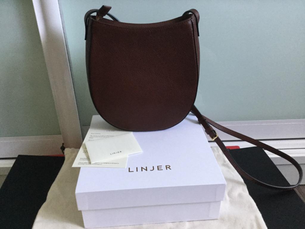 Linjer sling bag online