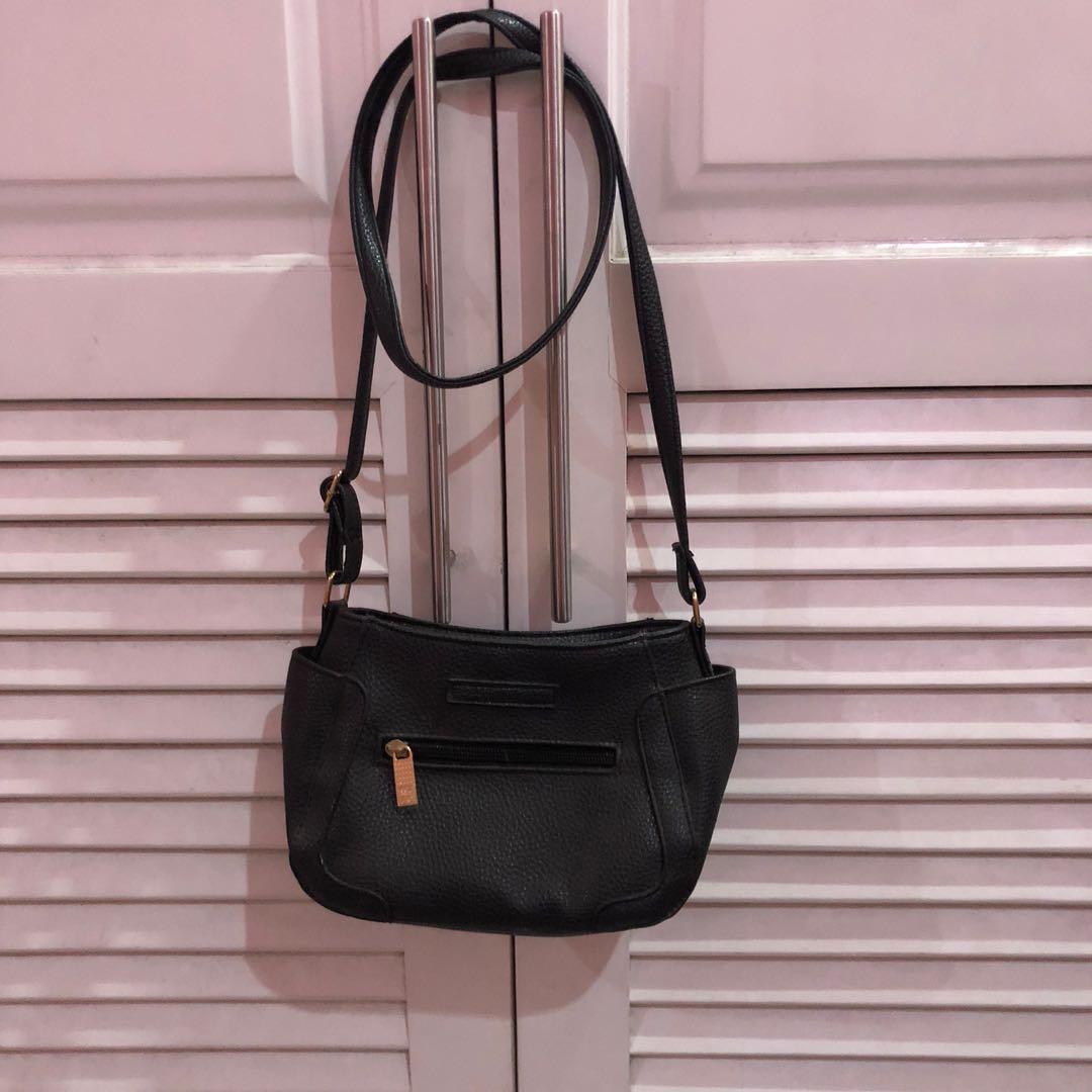 girbaud sling bag price