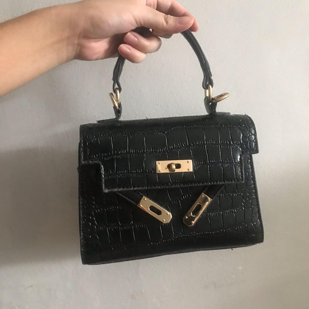 Mini Kelly (Category: Luxury Bags & Wallets) located in Cavite. Submitted by sassyprelovedph (Listing ID 1004840188, Image 1). Description: .