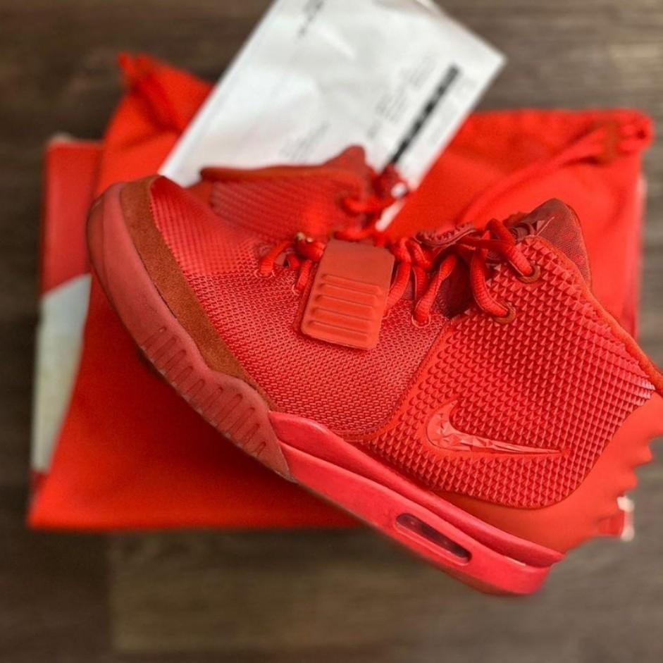 yeezy red october outfit