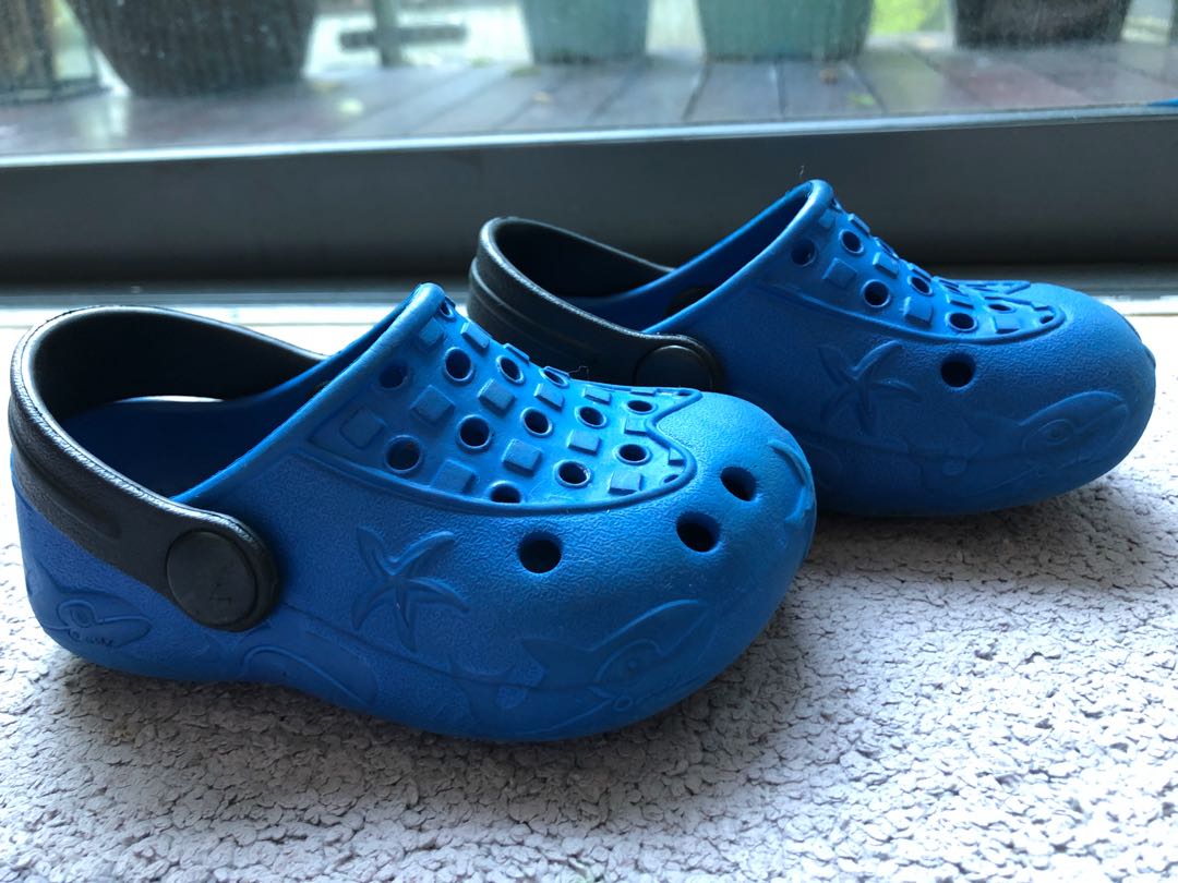 boys croc like shoes