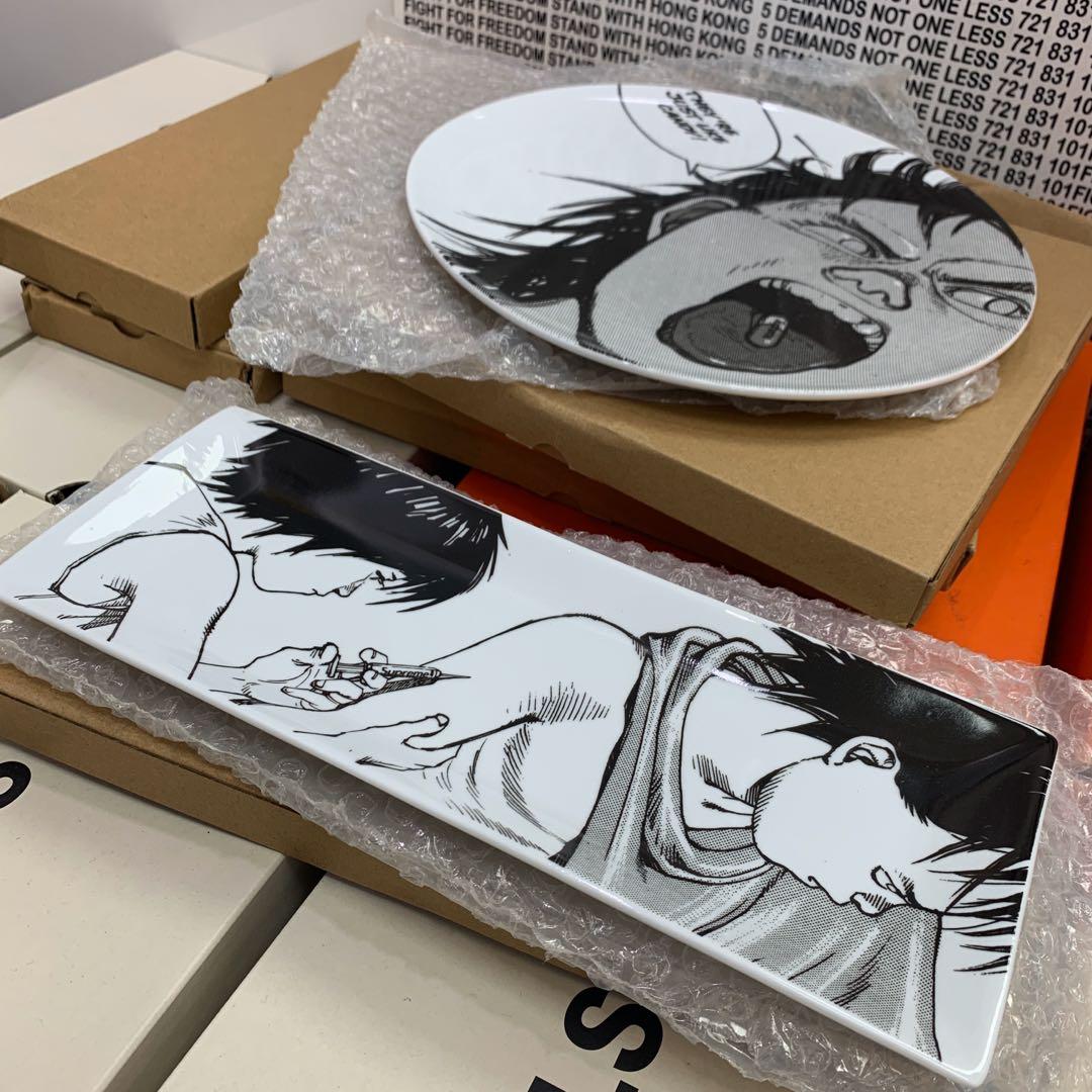 現貨減價優惠❗️❗️❗️❗️ Supreme Akira Plate, 傢俬＆家居, 廚具