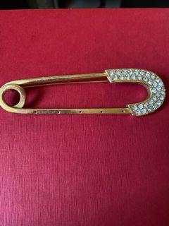 Brooch pin gold tone with imit diamond