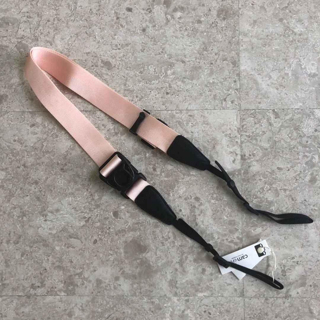 Camera strap (Category: Cameras) located in Singapore. Submitted by jaecylee (Listing ID 1005025048, Image 1). Description: Not used before but no packaging.
