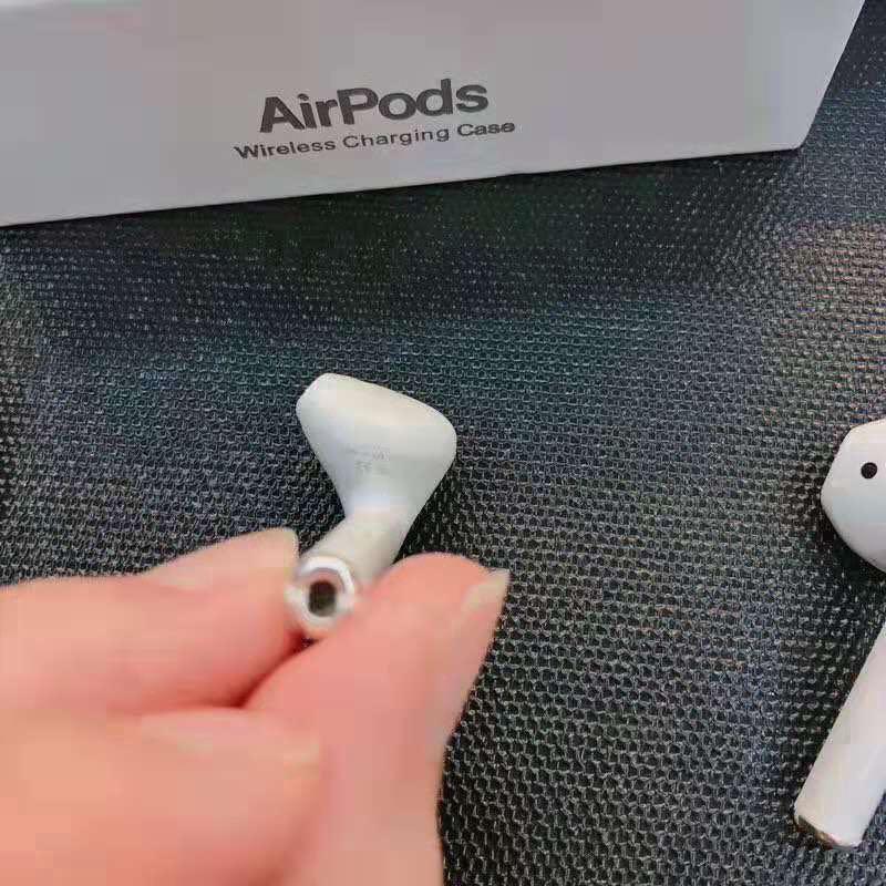 Gen2 Apple Airpods (Category: Portable Audio Accessories) located in Marikina City. Submitted by slayxshop (Listing ID 1005087735, Image 2). Description: .