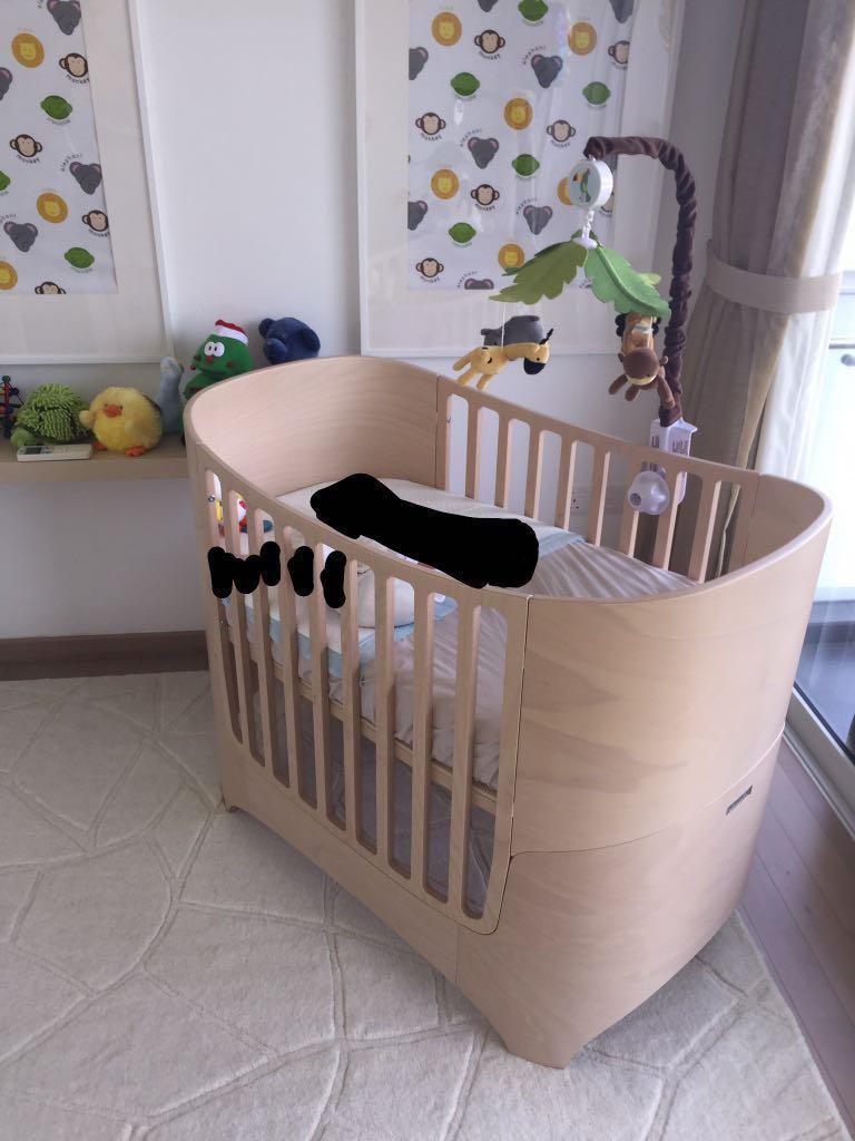 Leander Convertible Cot with mattress and side protection bumper