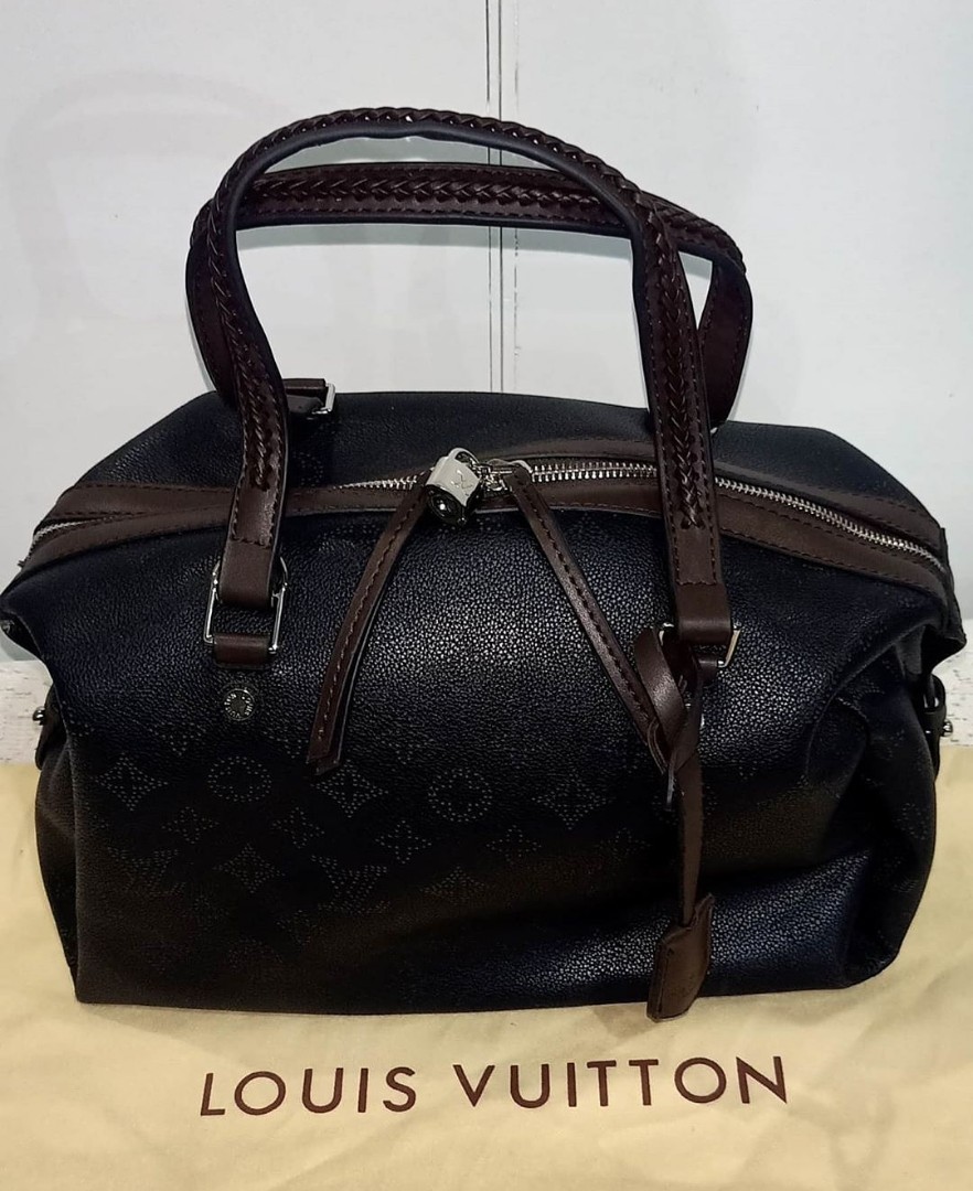 Louis Vuitton – Asteria Mahina – Queen Station