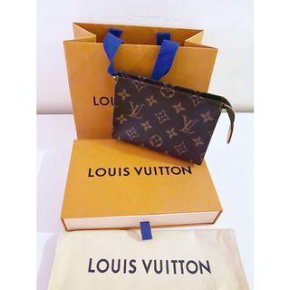 Lv toiletry pouch 15, Luxury, Bags & Wallets on Carousell