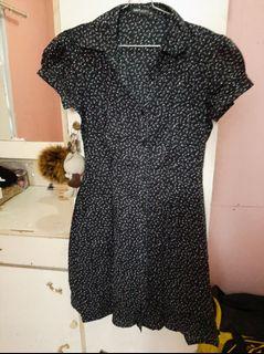 Mididress hitam motif bunga