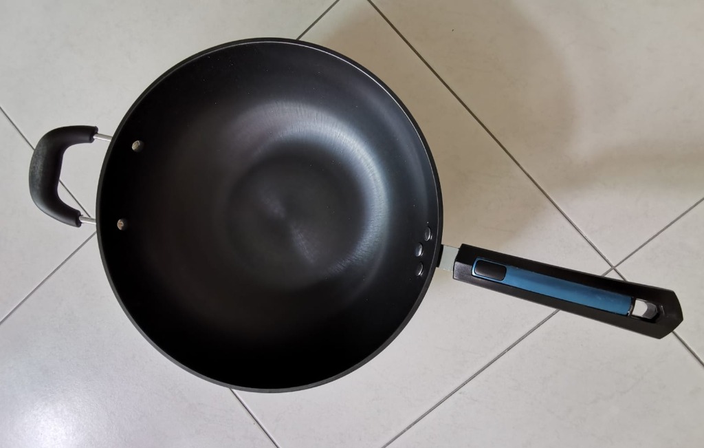 MIT 34cm Iron Wok (made in taiwan), Furniture & Home Living