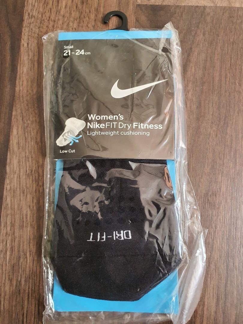 womens black nike socks low cut