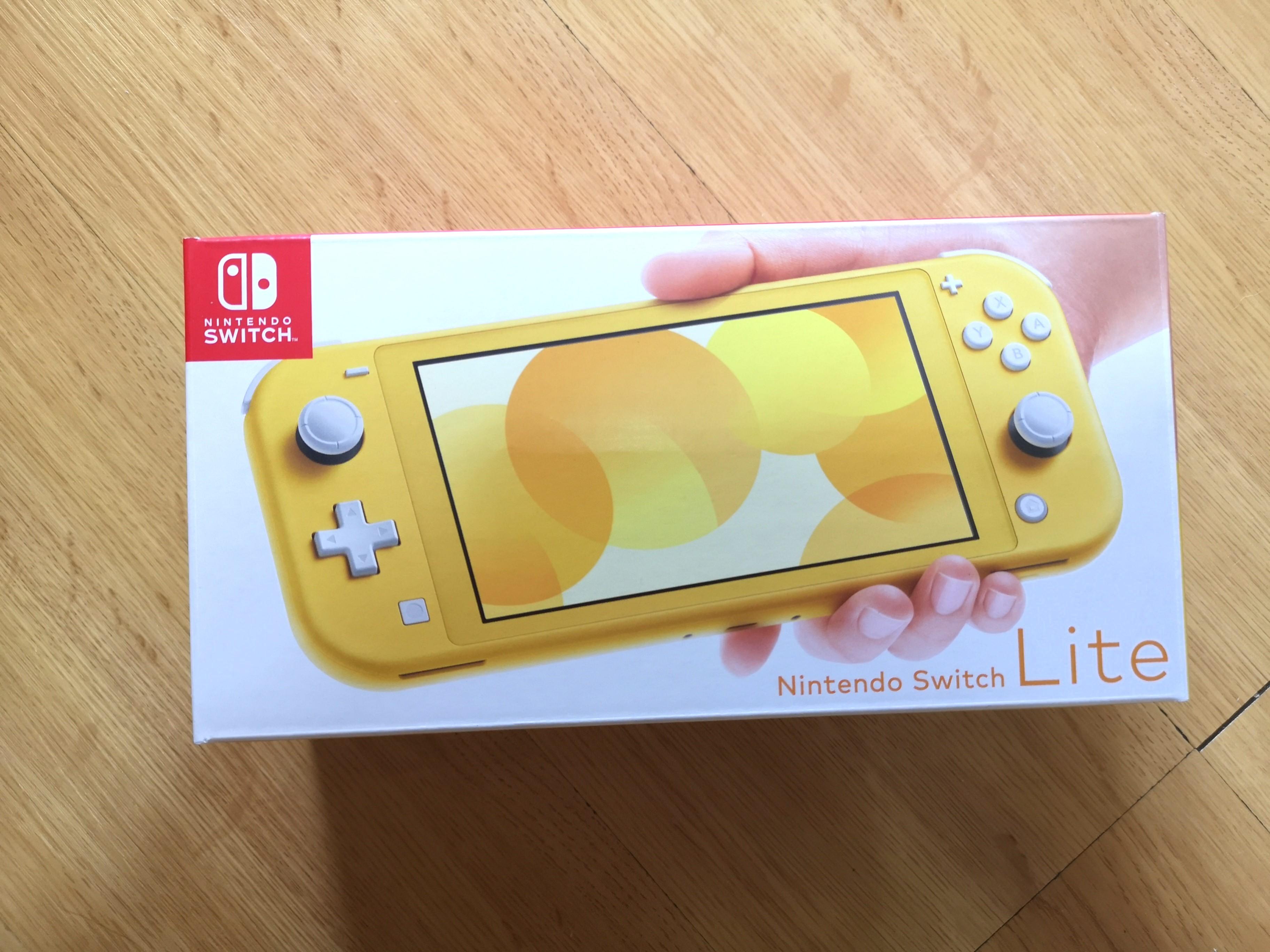 Nintendo switch Lite - Yellow, Video Gaming, Video Game Consoles 