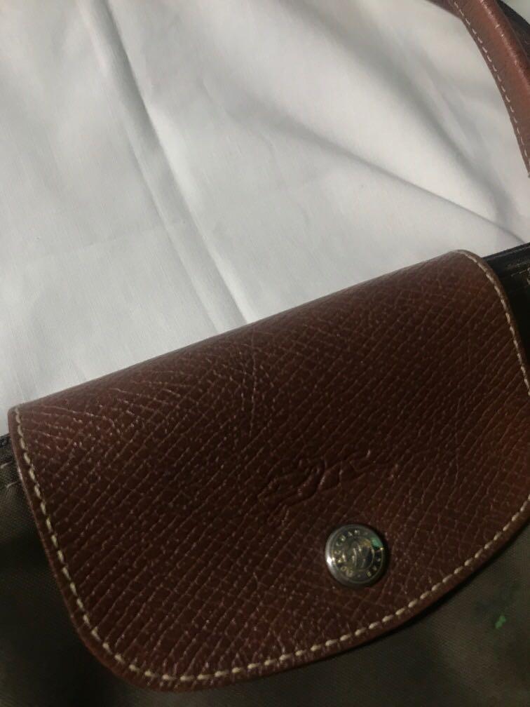 Original Long Champ Bag (Category: Purses & Pouches) located in Las Pinas. Submitted by ffinds (Listing ID 1005015891, Image 3). Description: Original Long Champ Bag gift from paris Good condition 8/10 Needs cleaning but overall still in good condition Can be shipped.
