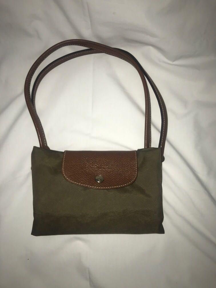Original Long Champ Bag (Category: Purses & Pouches) located in Las Pinas. Submitted by ffinds (Listing ID 1005015891, Image 1). Description: Original Long Champ Bag gift from paris Good condition 8/10 Needs cleaning but overall still in good condition Can be shipped.