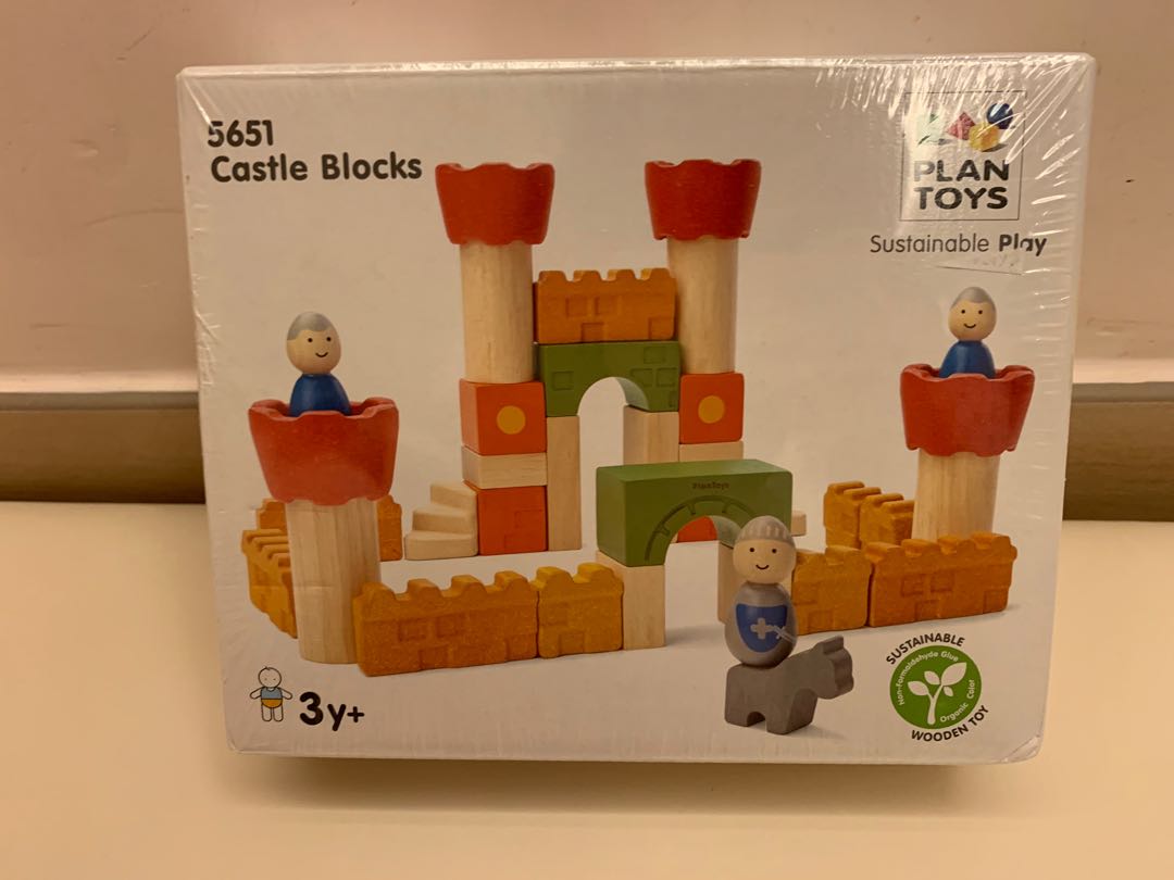 全新Plan Toys 木製城堡積木 Castle Blocks 5651, 興趣及遊戲, 玩具 & 遊戲類 Carousell