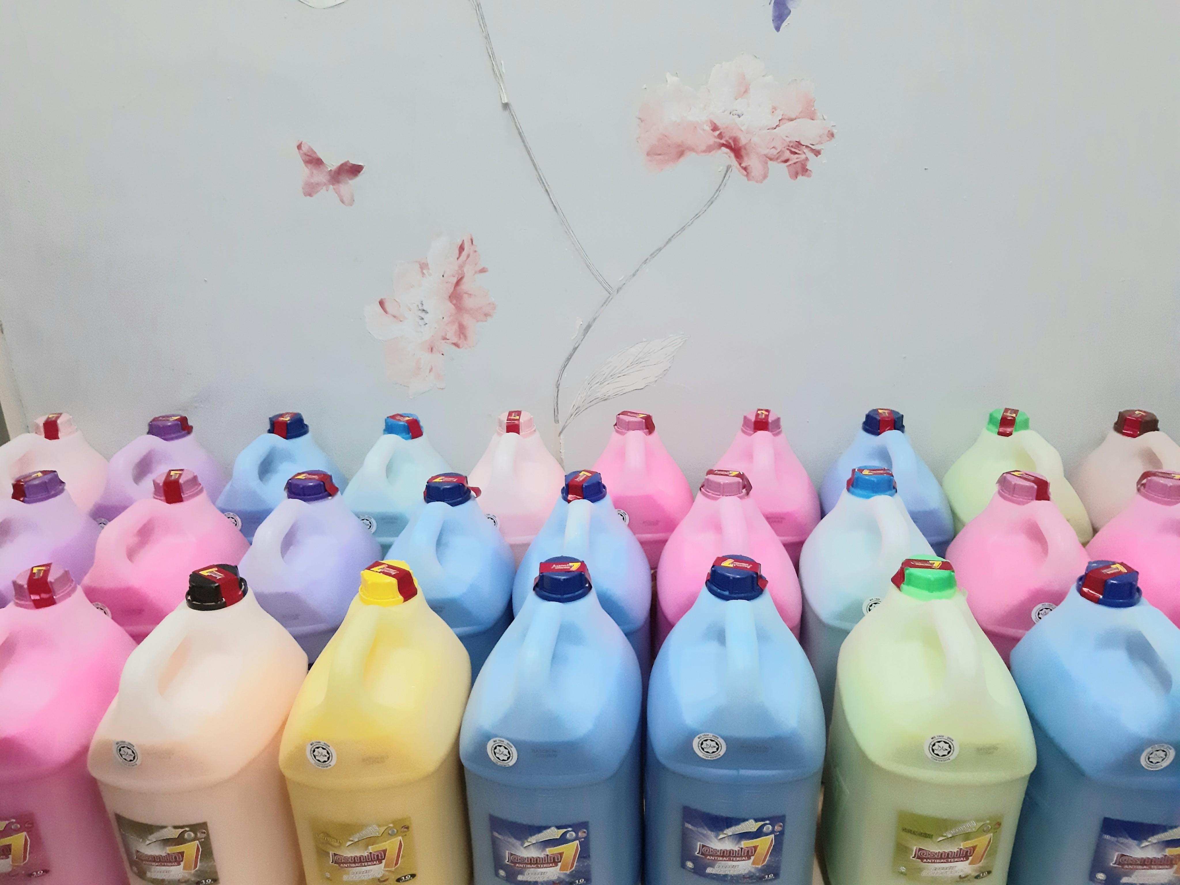 Sabun Basuh Baju Jasmin 7 10l 4 Botol Rm100 Everything Else Others On Carousell Seorang lelaki berusia 20 tahun meninggal dunia selepas tersilap mengambil minuman 'detergen' ketika khusyuk bermain permainan pubg di telefon miliknya tanpa sedar telah tersalah mengambil minuman. sabun basuh baju jasmin 7 10l 4 botol rm100